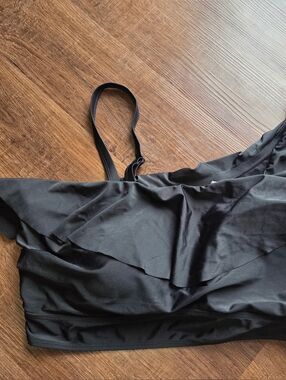 Black Ruffled Bikini Top Size 4 Torrid